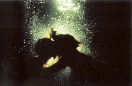couple-kiss-kissing-love-underwater-Favim.com-268022